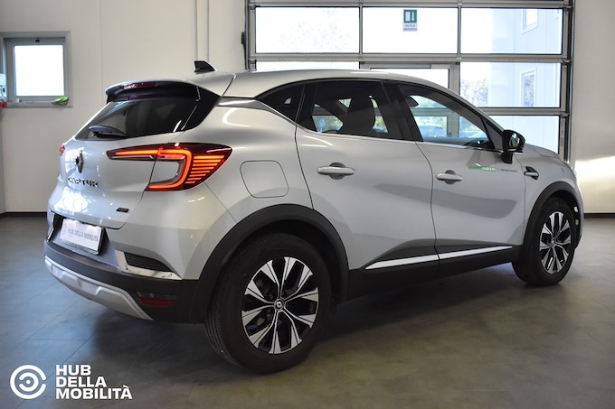 CAPTUR E-TECH HYBRID
